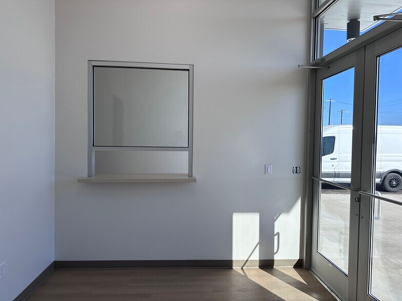 More Photos Of 19926 Kraus Lp, Laredo Distribution For Sale