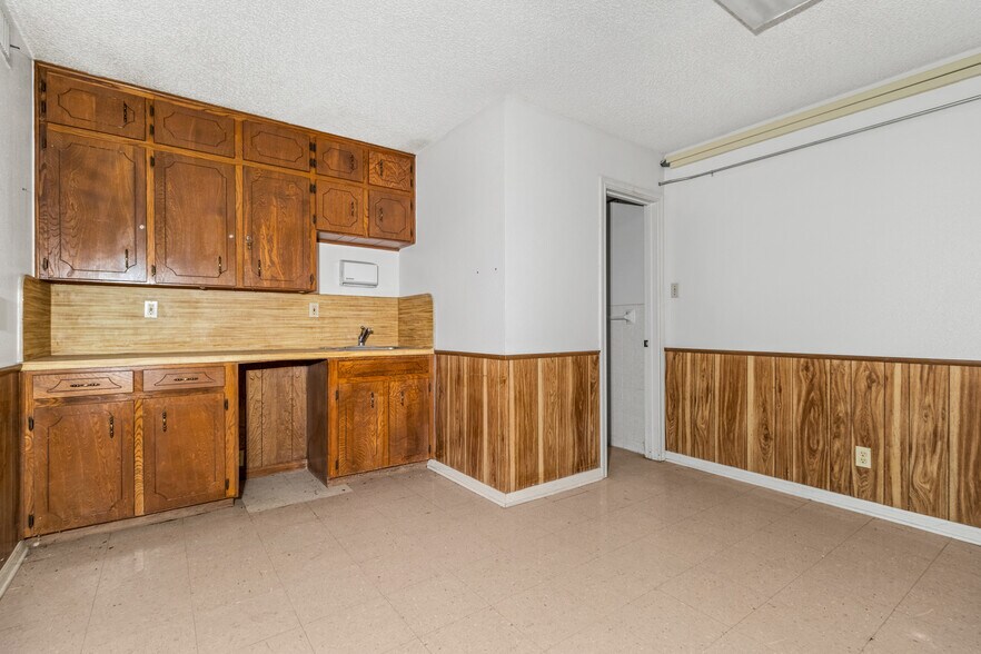 More Photos Of 2900 Trimmier Rd, Killeen Medical For Sale