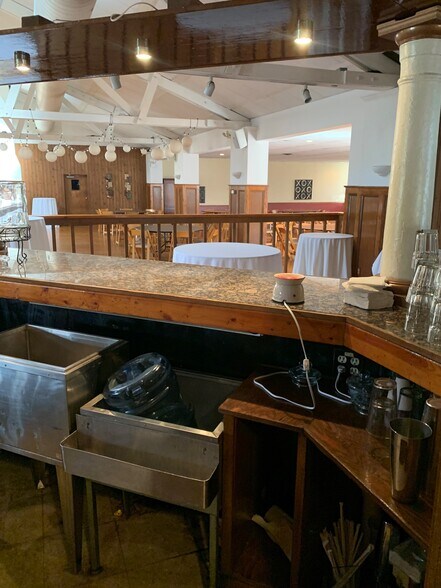 More Photos Of 10 Enfield St, Cincinnati Freestanding For Lease