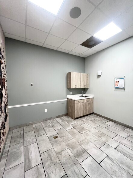 More Photos Of 1060 Cypress Pky, Kissimmee Medical For Lease