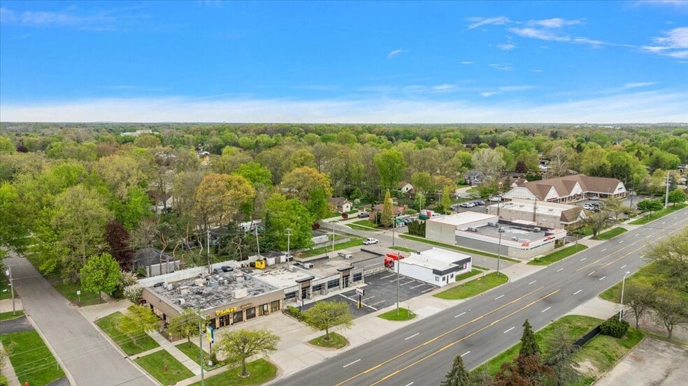 More Photos Of 33535-33537 7 Mile Rd, Livonia Freestanding For Lease