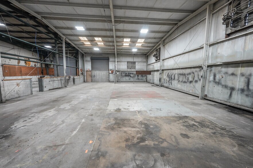 More Photos Of 801 Legion Dr, Dalton Distribution For Lease