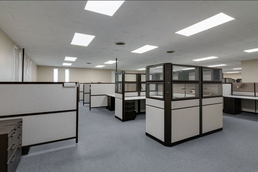 More Photos Of 820 SW Wilshire Blvd, Burleson Office For Sale