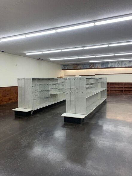 More Photos Of 975 E Daniel Dr, Mount Vernon Manufacturing For Sale