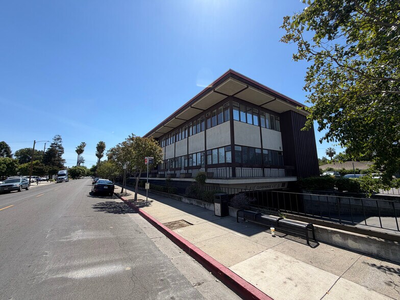 More Photos Of 420 W Acacia St, Stockton Medical For Sale
