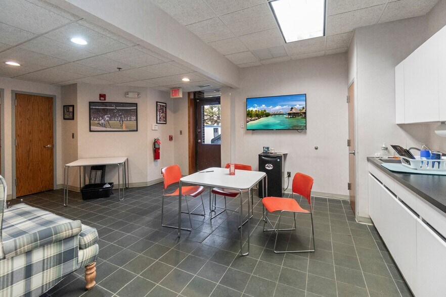 More Photos Of 6 Raritan Rd, Oakland Warehouse For Sale