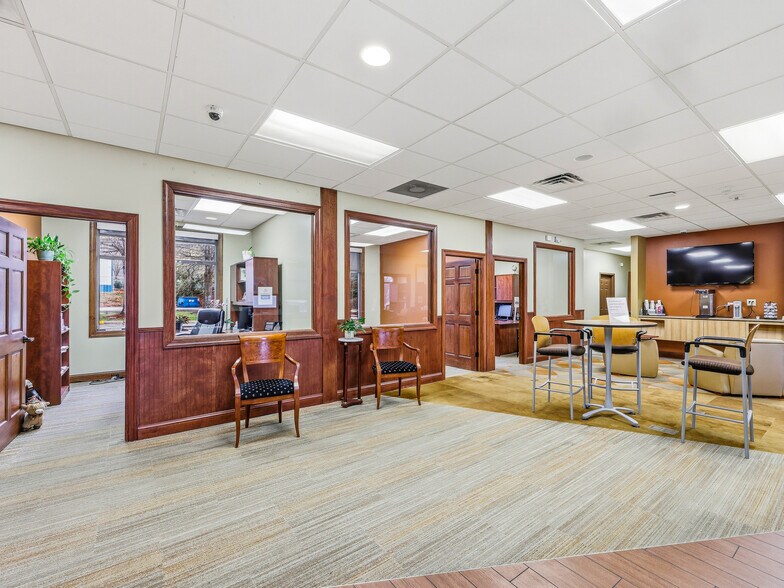 More Photos Of 101 Jack St, Hendersonville Bank For Sale