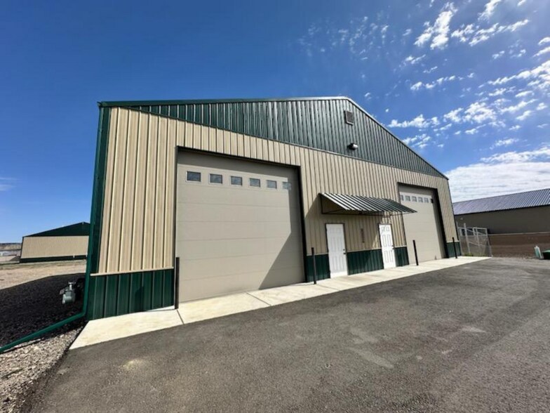 More Photos Of 8033 Workshop, Billings Industrial For Lease