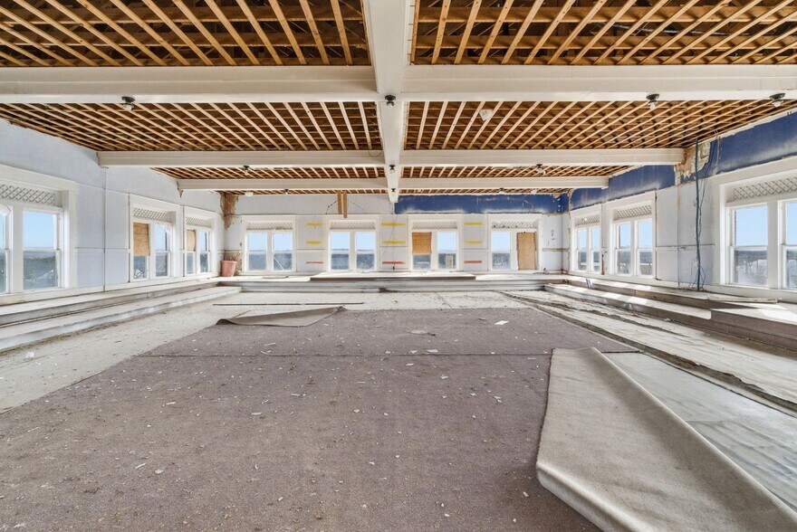 More Photos Of 100 W Central Ave, Comanche General Retail For Sale