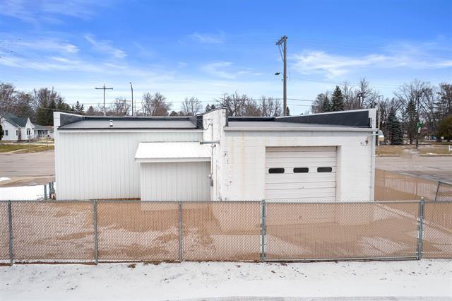 More Photos Of 233 W Clark St, Stevens Point Auto Repair For Sale