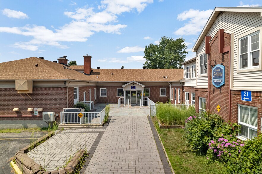 More Photos Of 21 Rue Messier, Mont-saint-hilaire Apartments For Sale