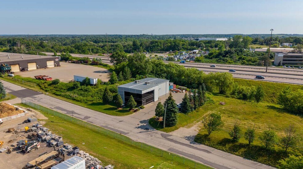 More Photos Of 6 Sereda Rd, Kitchener Warehouse For Lease