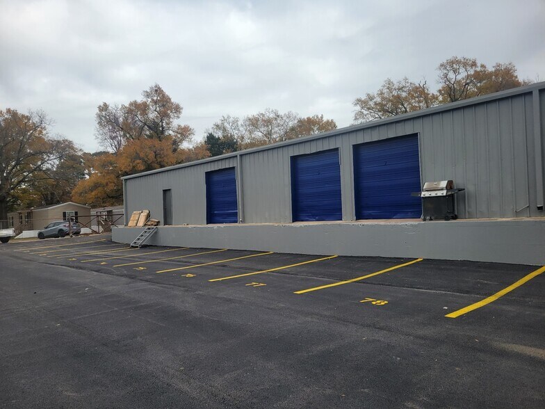 More Photos Of 517 Delia Dr, Longview Warehouse For Lease