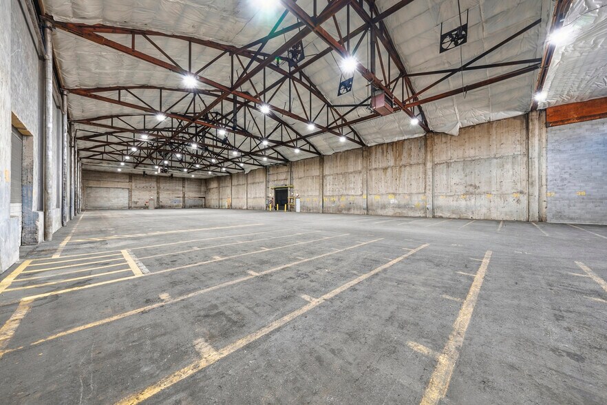 More Photos Of 715 S Grape St, Medford Warehouse For Sale