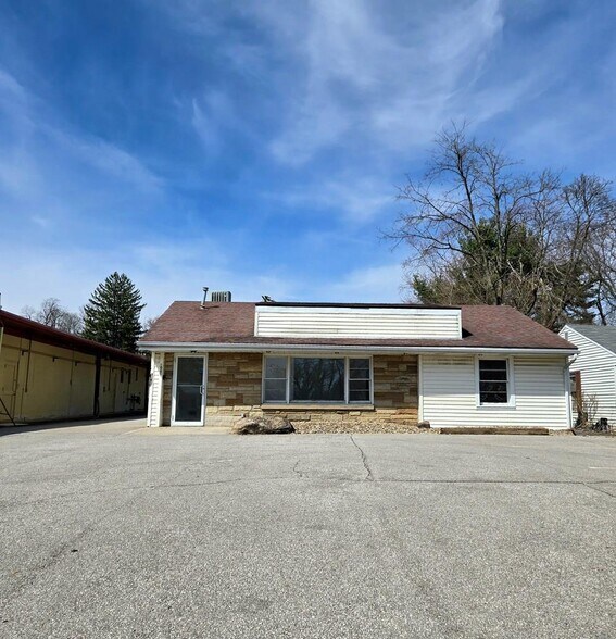 Primary Photo Of 1080 Lexington Ave, Mansfield Freestanding For Lease