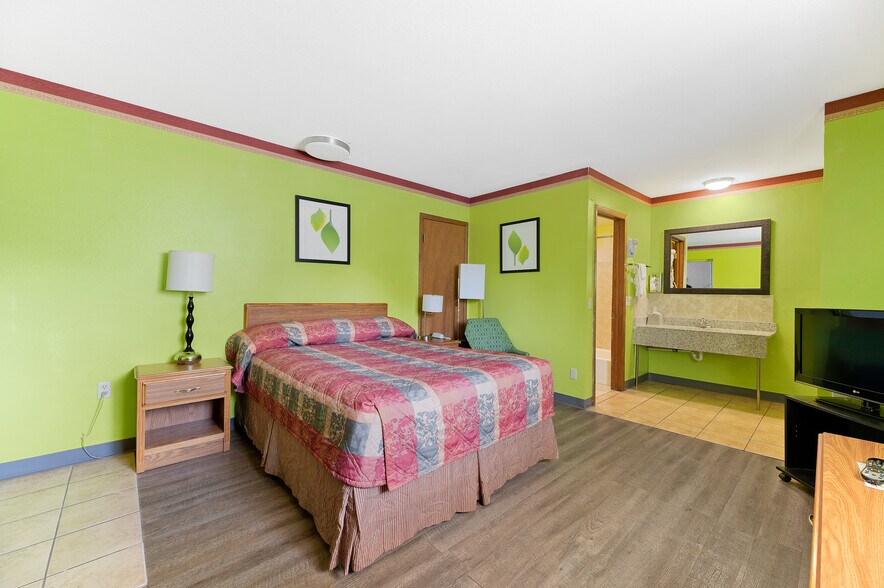 More Photos Of 518 National St, Belle Fourche Hotel For Sale