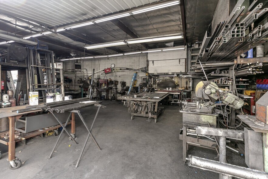 More Photos Of 6015 Kester Ave, Van Nuys Warehouse For Sale