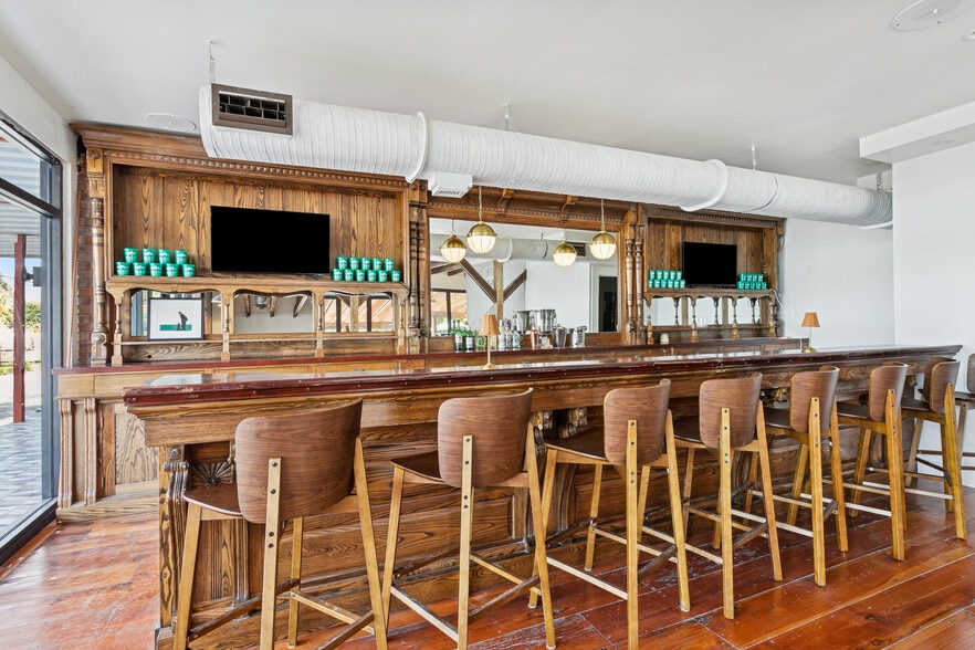 More Photos Of 301 S Toulme St, Bay Saint Louis Warehouse For Lease