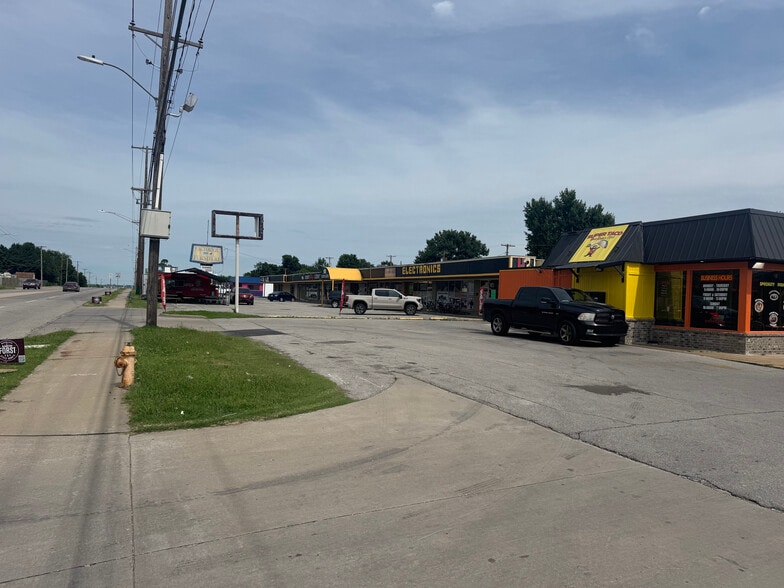 More Photos Of 6520-6526 E Pine St, Tulsa General Retail For Sale