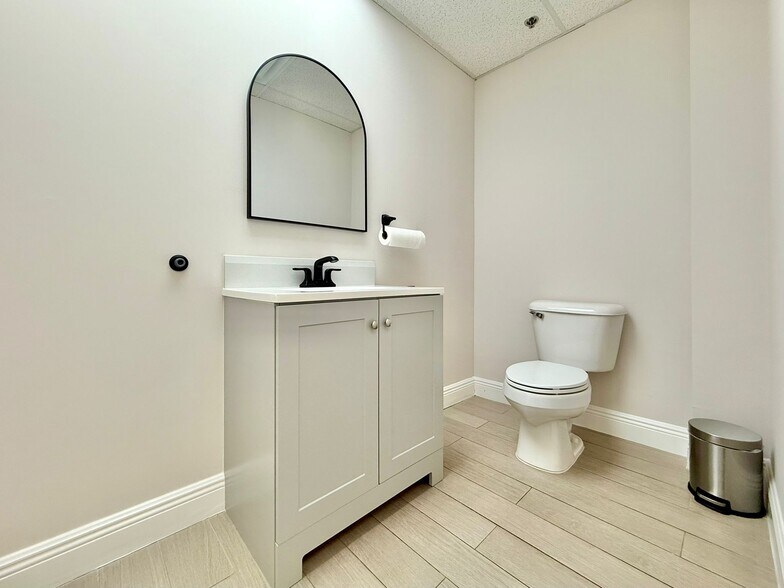 More Photos Of 12550 Biscayne Blvd, North Miami Medical For Sale