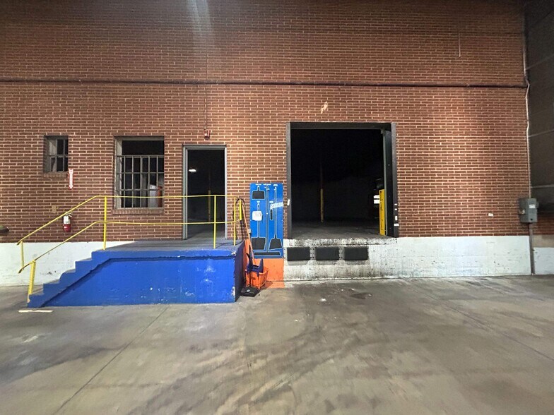 More Photos Of 3605-3625 N Stone Ave, Colorado Springs Distribution For Lease