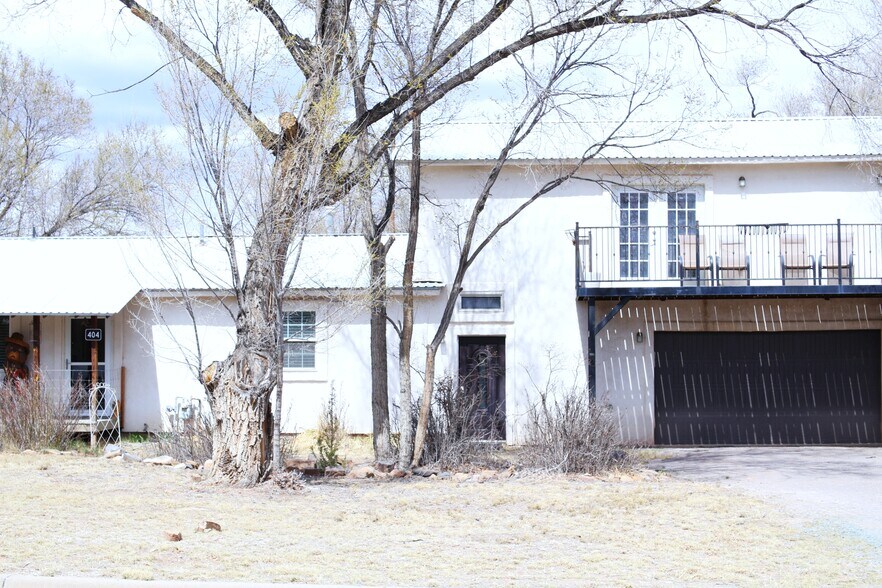 Primary Photo Of 404 3rd St, Capitan Flex For Sale