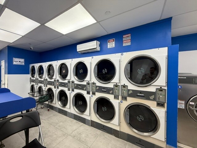 More Photos Of 30-23 30th St, Astoria Storefront Retail Residential For Lease