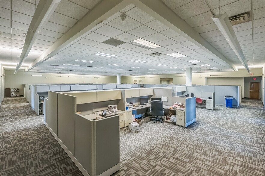 More Photos Of 3618 Hulmeville Rd, Bensalem Flex For Sale