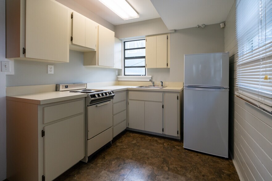 More Photos Of 216 Mirror Lake Dr N, Saint Petersburg Office For Lease