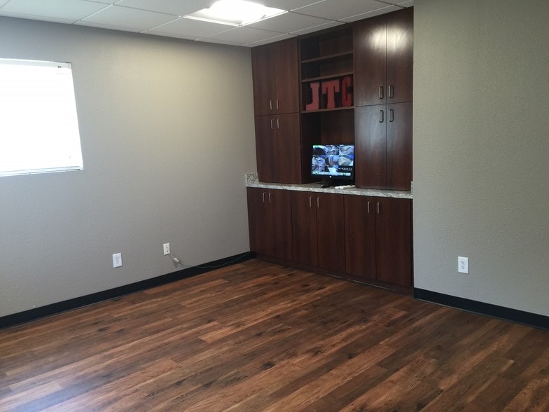 More Photos Of 1535 American Way, Cedar Hill Warehouse For Sale