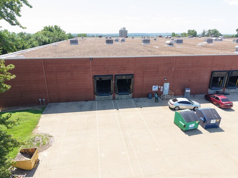 More Photos Of 111 Winnebago St, Saint Louis Warehouse For Lease