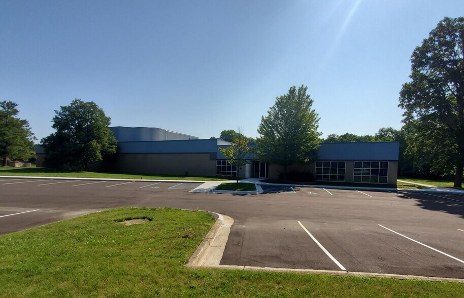 Primary Photo Of 5075 Venture Dr, Ann Arbor Research And Development For Lease