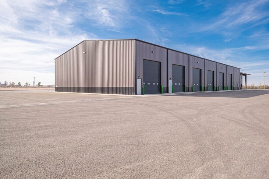 More Photos Of 5261 W Murphy St, Odessa Industrial For Lease