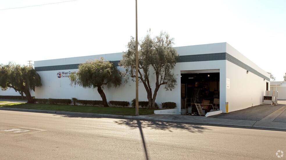 More Photos Of 13840-13844 Struikman Rd, Cerritos Manufacturing For Lease