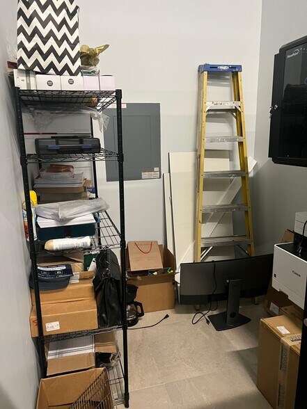 More Photos Of 2324 Jacaman Rd, Laredo Storefront Retail Office For Lease