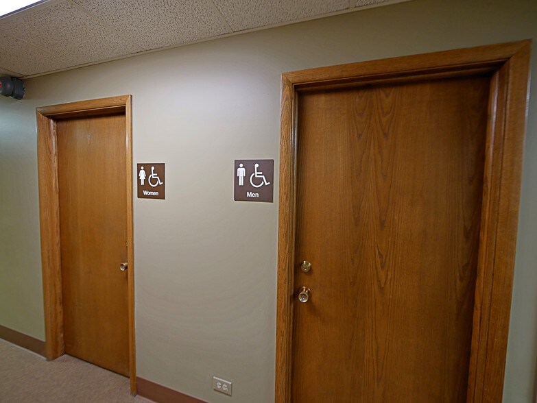 More Photos Of 511-515 Thornhill Dr, Carol Stream Unknown For Lease