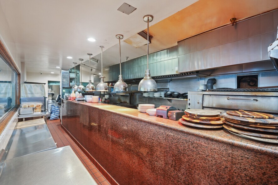 More Photos Of 16503 Whittier Blvd, Whittier Restaurant For Sale