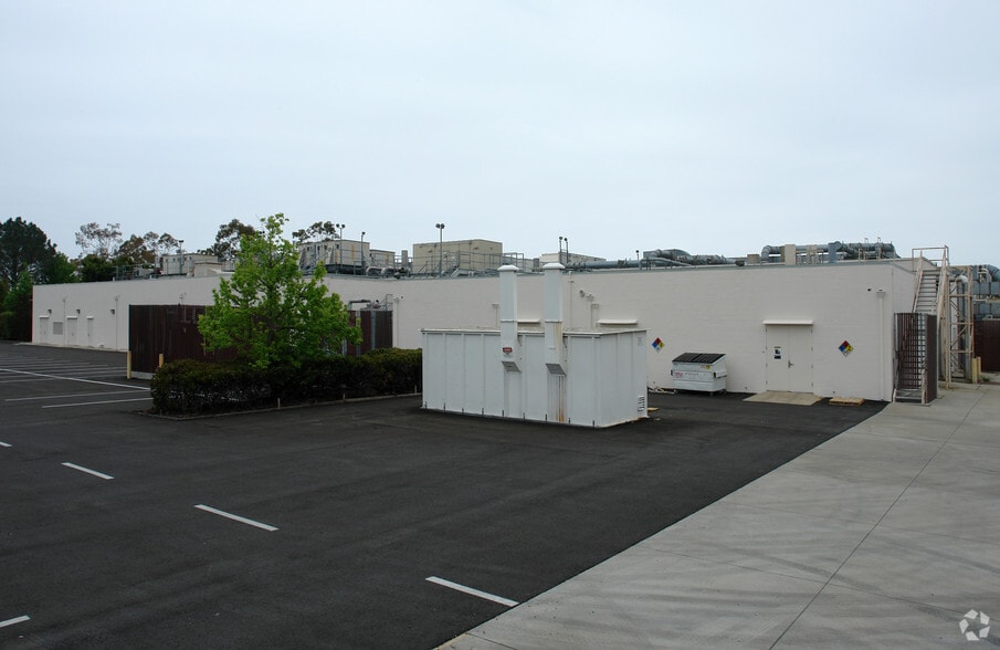 More Photos Of 75 Robin Hill Rd, Goleta Manufacturing For Lease
