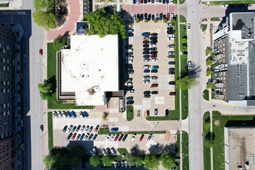 More Photos Of 200 E Grand Ave, Des Moines Office For Lease