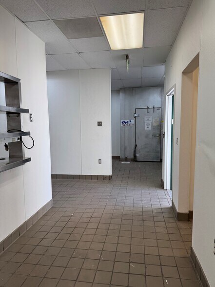 More Photos Of 13612 Newport Ave, Tustin Restaurant For Lease