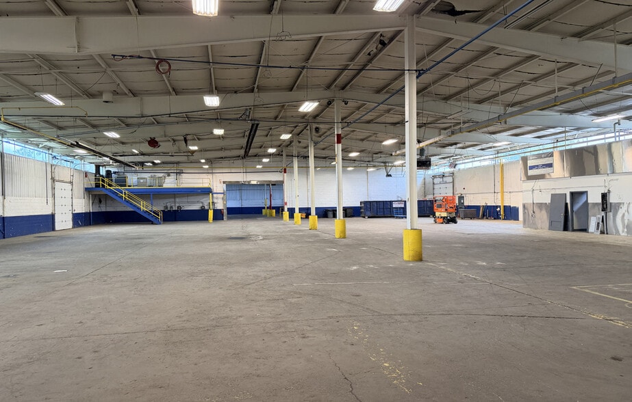 More Photos Of 32974 Glendale St, Livonia Warehouse For Sale