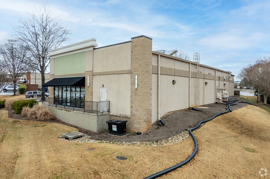 More Photos Of 3710-3714 Pelham Rd, Greenville General Retail For Lease