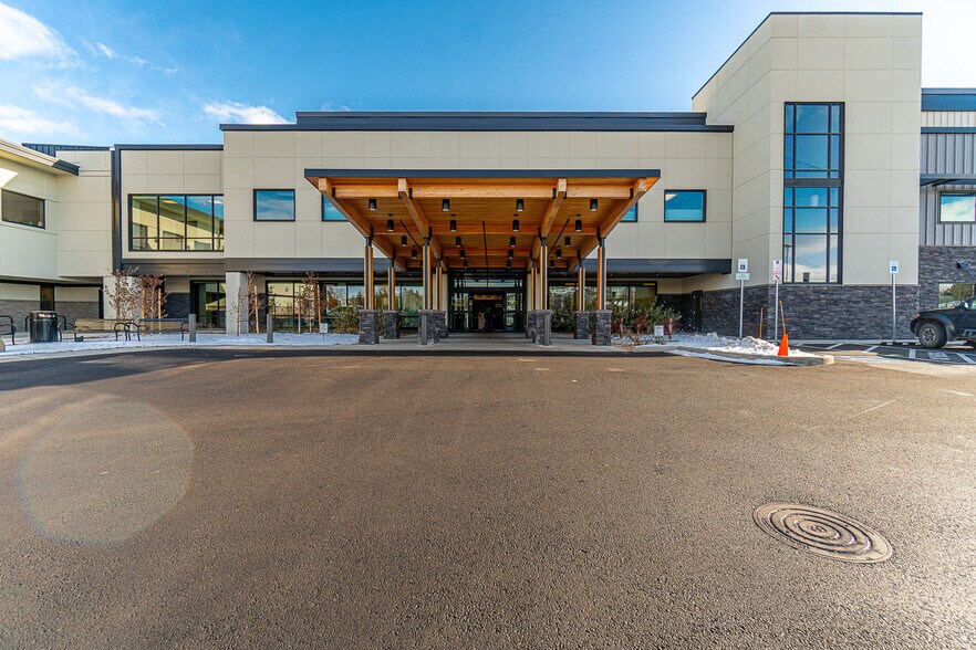 More Photos Of 1342 NE Medical Center Dr, Bend Medical For Lease