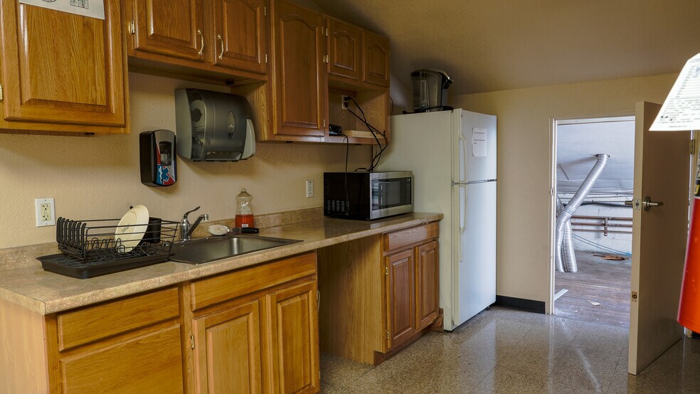 More Photos Of 930 S A St, Santa Rosa Freestanding For Lease