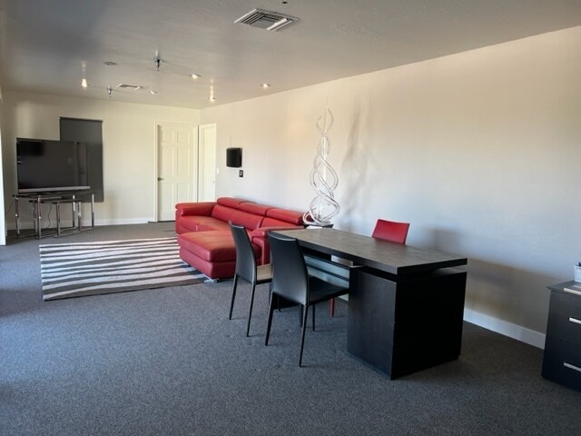 More Photos Of 7631 E Greenway Rd, Scottsdale Warehouse For Lease