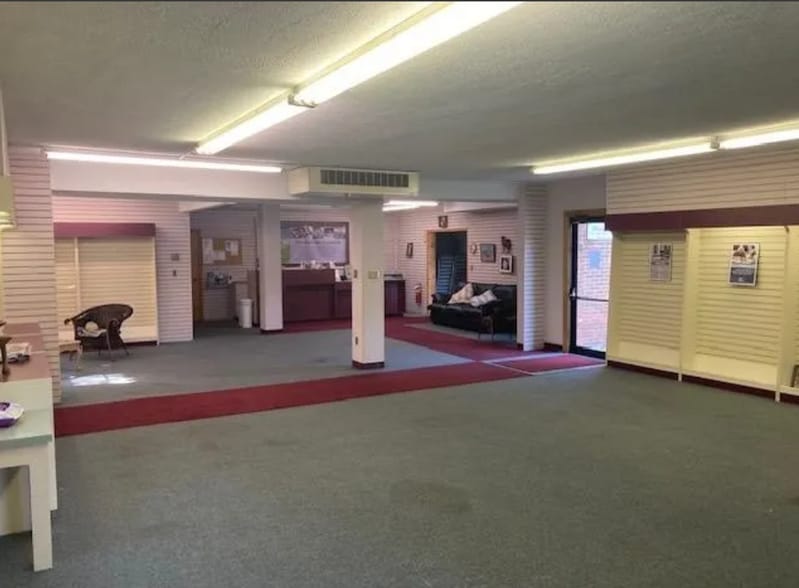 More Photos Of 101 Quaker Hill Dr, Richmond Flex For Lease