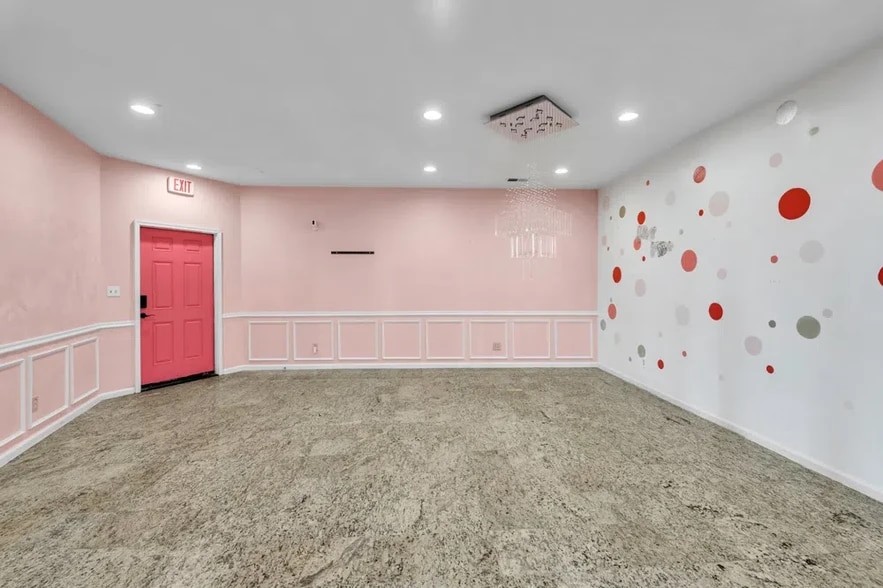 More Photos Of 1038 Decatur St, Chesapeake Storefront Retail Residential For Lease