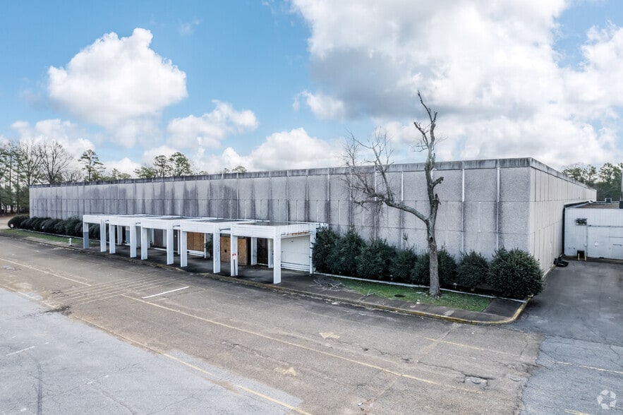 More Photos Of 1300 Southland Mall, Memphis Freestanding For Sale