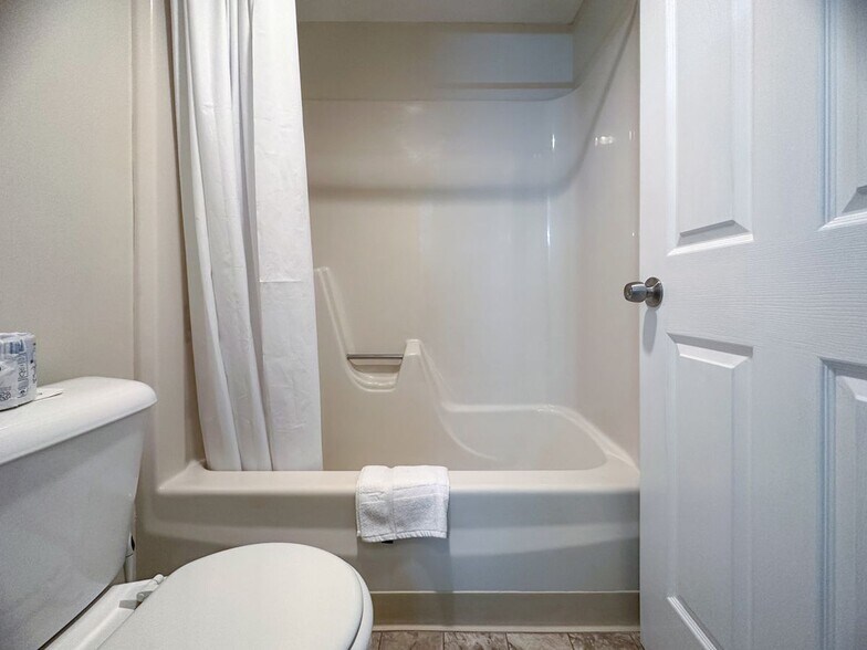 More Photos Of 275 Jenness Pond Rd, Northwood Hotel For Sale