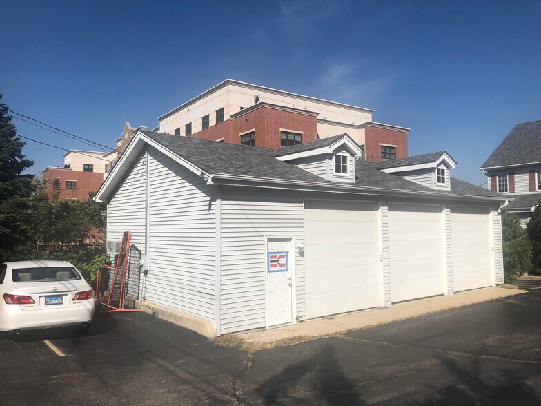 More Photos Of 40 S Prospect St, Roselle Office For Lease